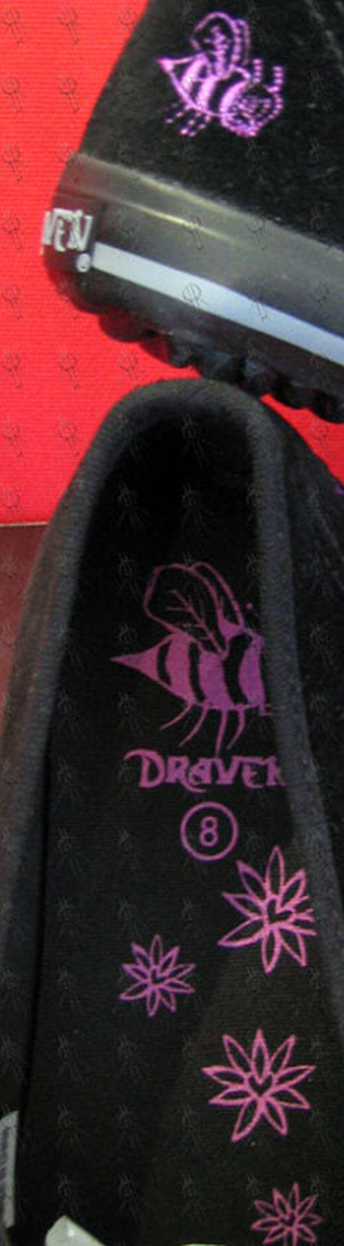 DRAVEN - Black &#39;Bird &amp; Bees&#39; Design Women&#39;s Slip-On Shoes - 4