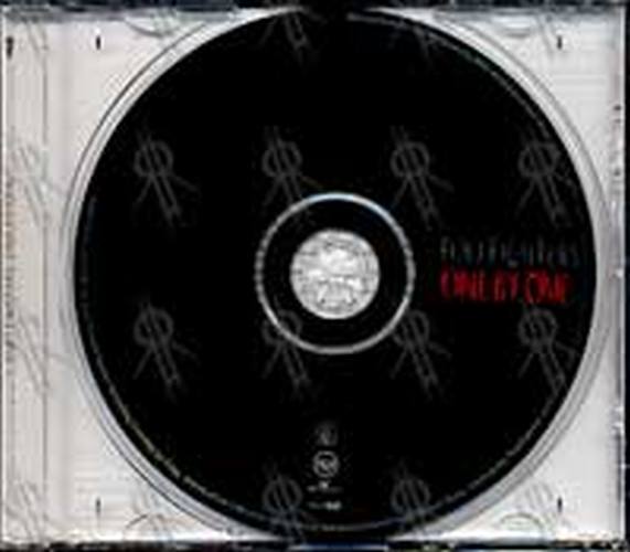 FOO FIGHTERS - One By One - 3