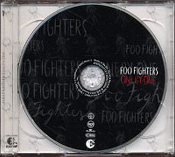 FOO FIGHTERS - One By One - 3